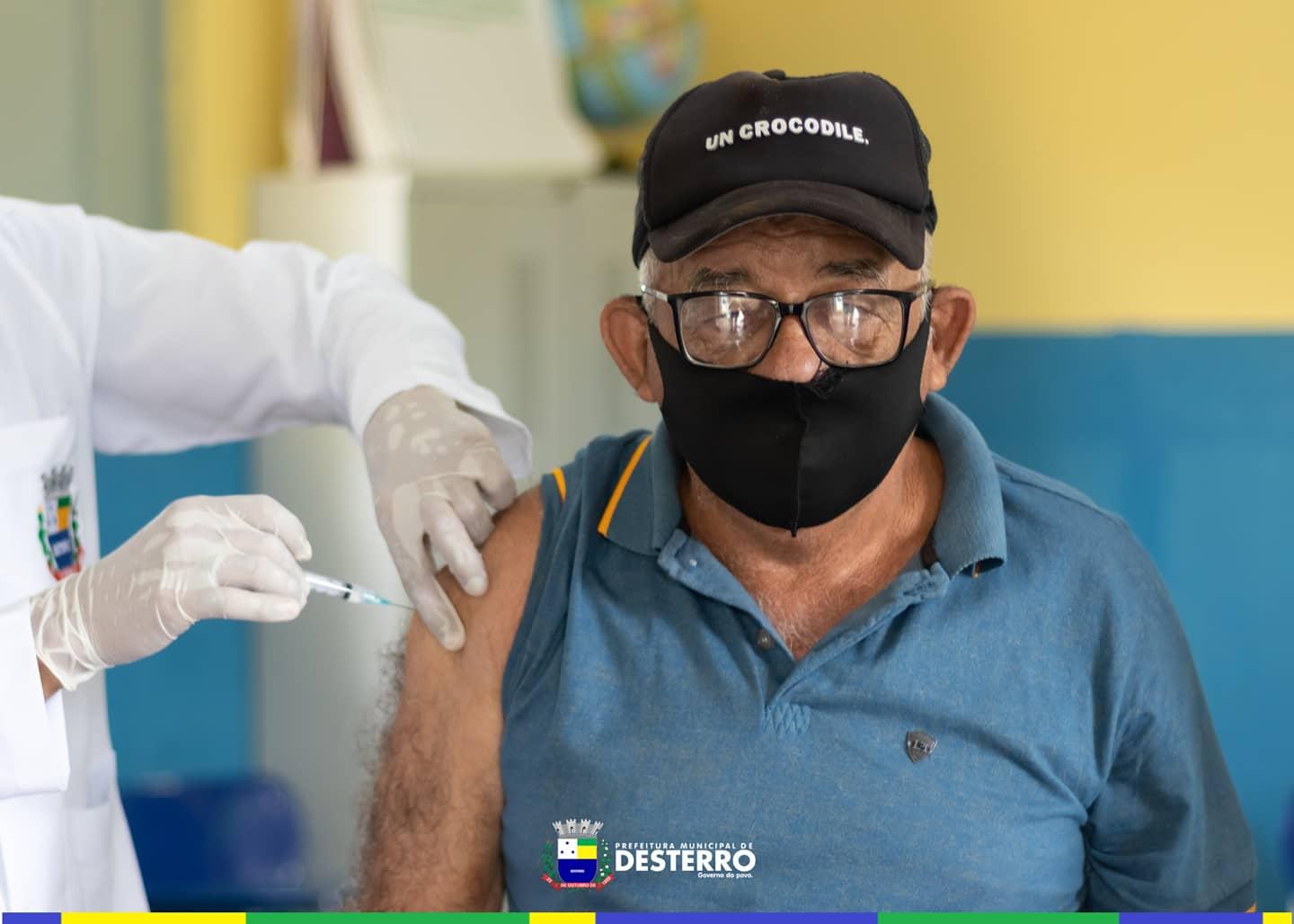 Após vacinar mais de 150 pessoas em 24 horas, município dá início imunização de pessoas com idade de 65 a 69 anos.